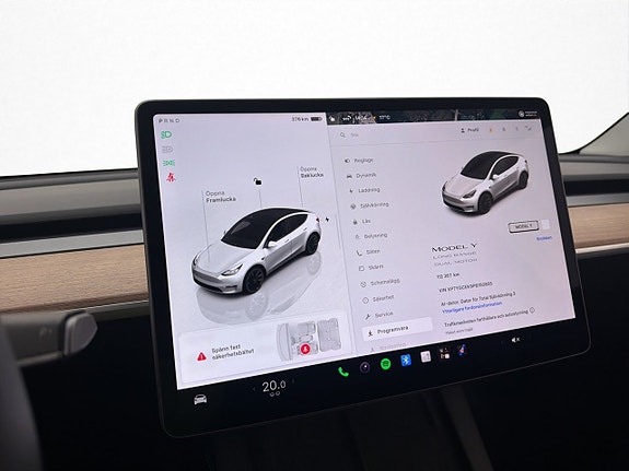 Tesla Model Y 23 of 30