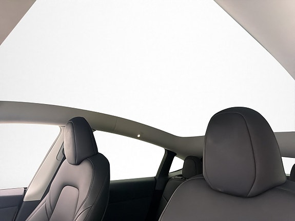 Tesla Model Y 13 of 30