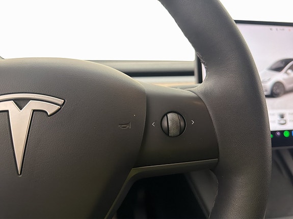 Tesla Model Y 15 of 30