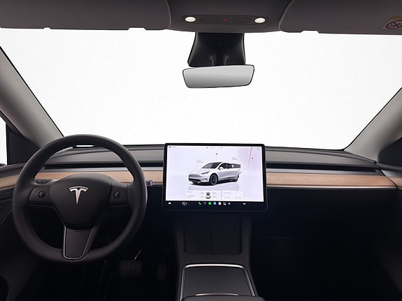 Tesla Model Y 25 of 30