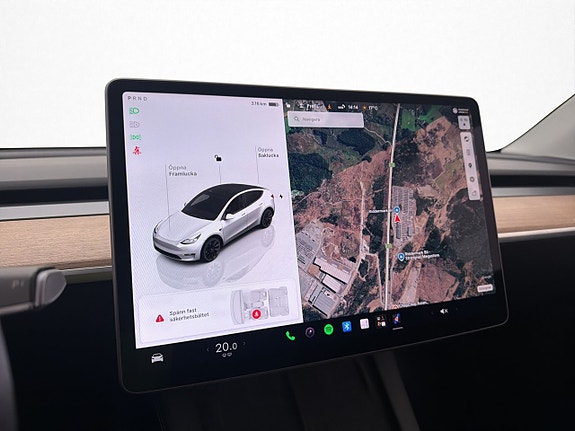 Tesla Model Y 21 of 30