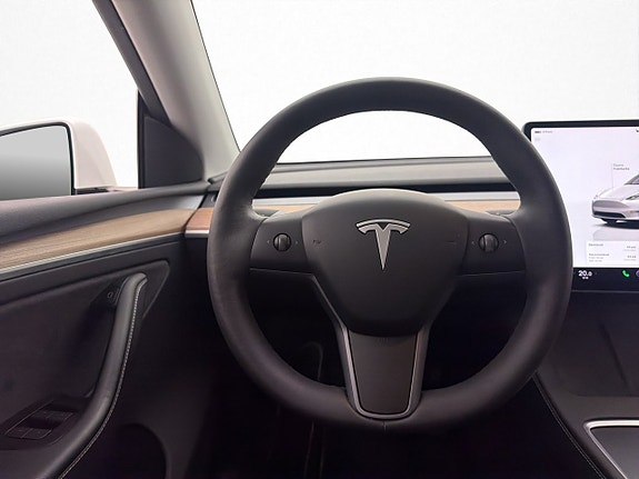 Tesla Model Y 12 of 30