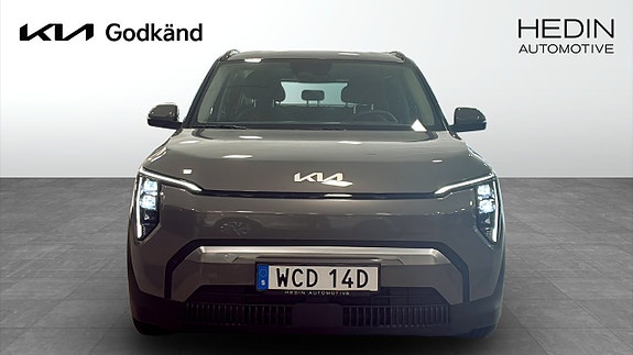 Kia EV3 2 of 12