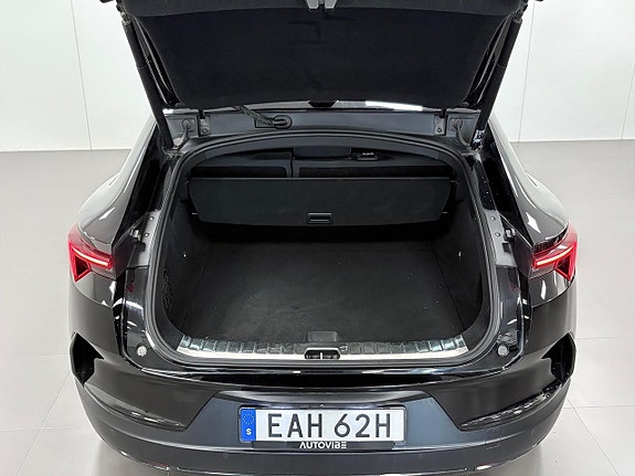 Polestar 4 8 of 17