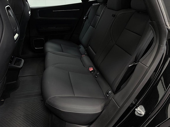 Polestar 4 11 of 17