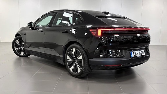 Polestar 4 6 of 17