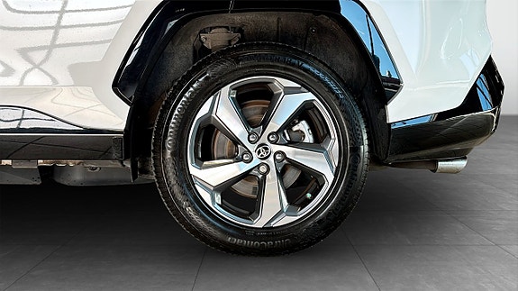 Toyota RAV4 9 of 17