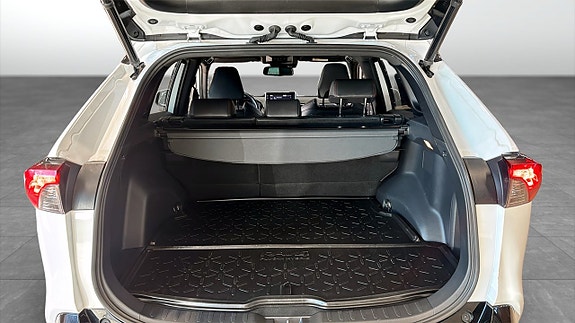 Toyota RAV4 10 of 17