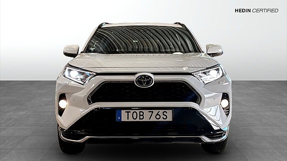Toyota RAV4 8 of 17