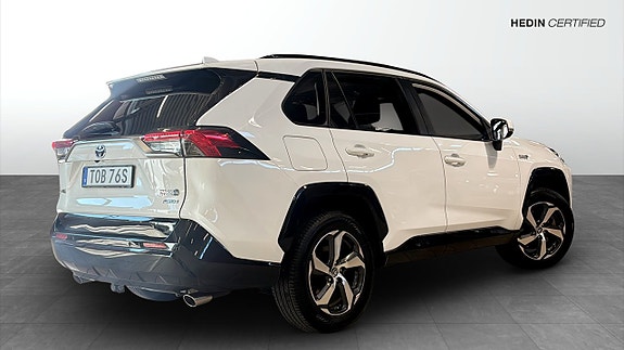 Toyota RAV4 2 of 17