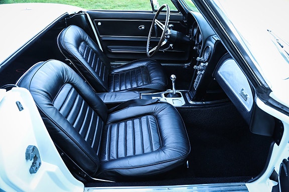 Chevrolet Corvette 22 of 24