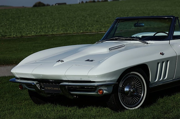 Chevrolet Corvette 16 of 24