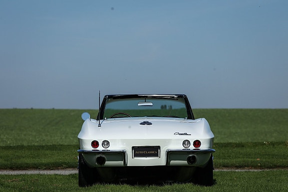 Chevrolet Corvette 10 of 24
