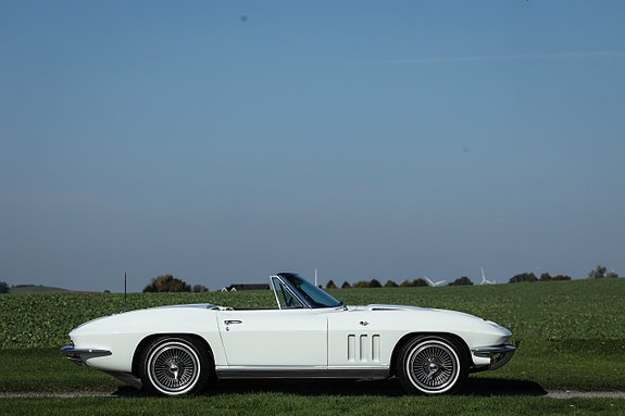 Chevrolet Corvette 12 of 24
