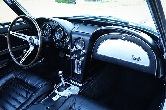 Chevrolet Corvette 21 of 24