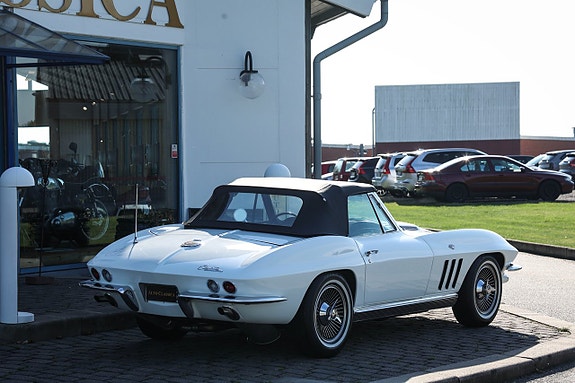 Chevrolet Corvette 15 of 24