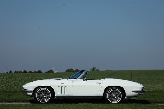 Chevrolet Corvette 8 of 24
