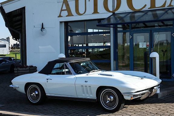 Chevrolet Corvette 14 of 24