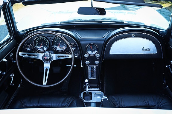 Chevrolet Corvette 19 of 24