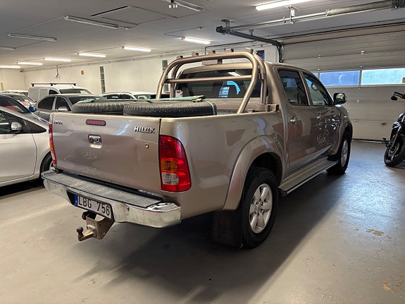Toyota HiLux 3 of 10