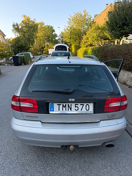 Volvo V40 3 of 9
