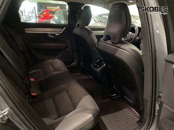 Volvo V90 Cross Country 9 of 17