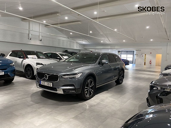 Volvo V90 Cross Country 3 of 17