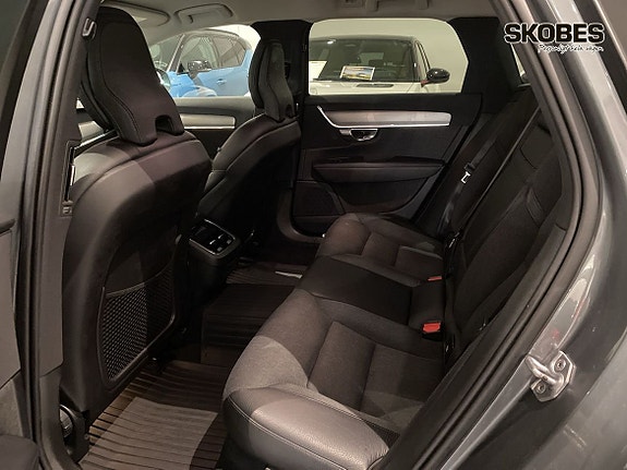 Volvo V90 Cross Country 8 of 17