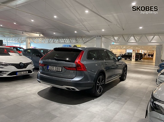 Volvo V90 Cross Country 6 of 17
