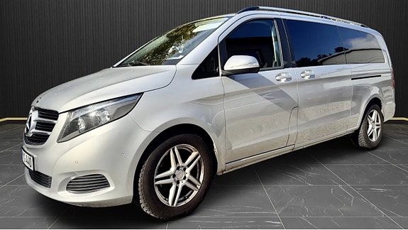 Mercedes-Benz V220 2 of 8