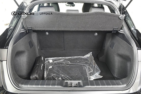 Lexus LBX 9 of 13