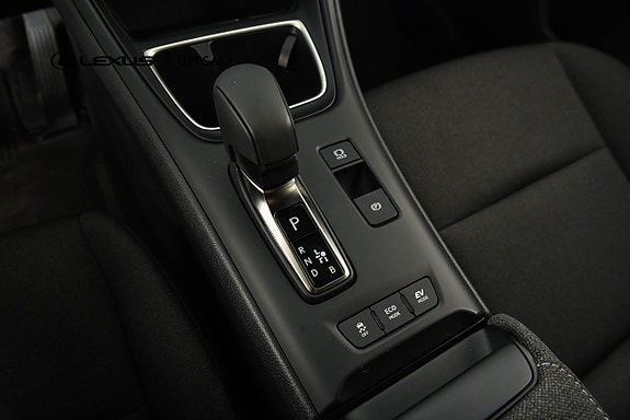 Lexus LBX 11 of 13