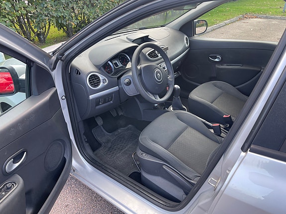 Renault Clio 8 of 9