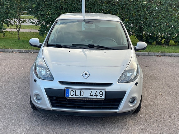 Renault Clio 2 of 9