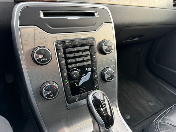 Volvo XC70 11 of 20