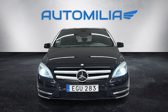 Mercedes-Benz B180 2 of 14