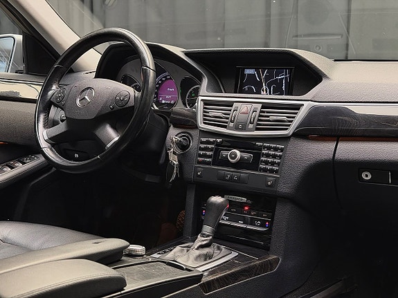 Mercedes-Benz E220 21 of 30