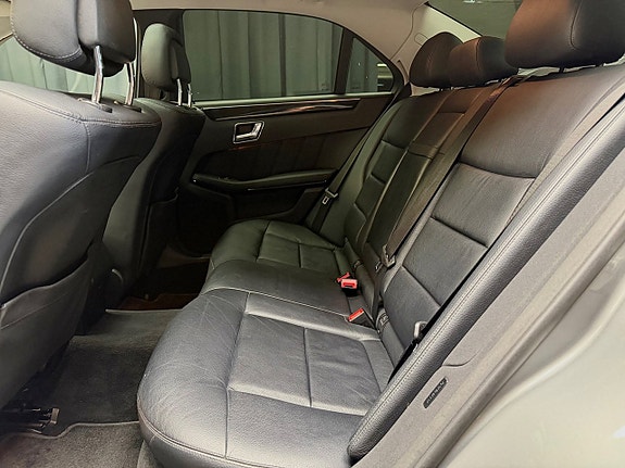 Mercedes-Benz E220 20 of 30