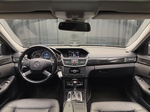 Mercedes-Benz E220 23 of 30