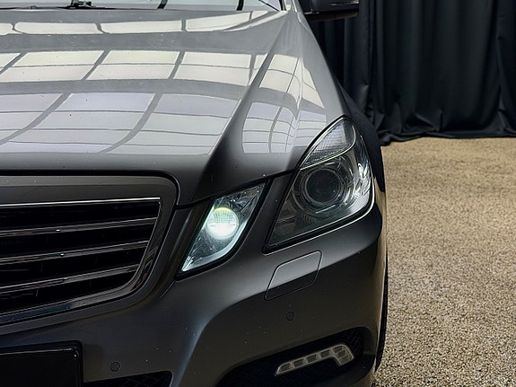 Mercedes-Benz E220 5 of 30