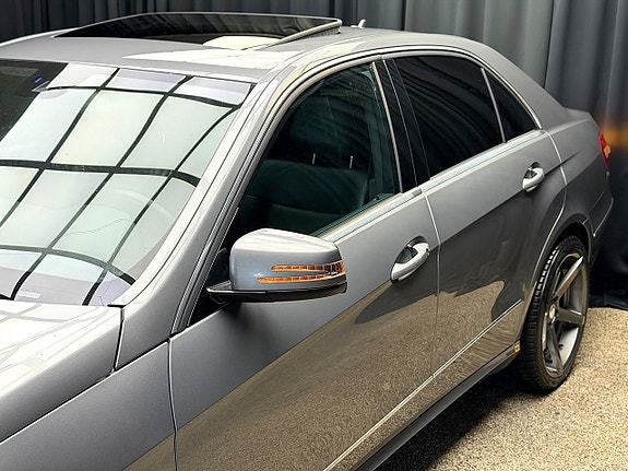Mercedes-Benz E220 6 of 30
