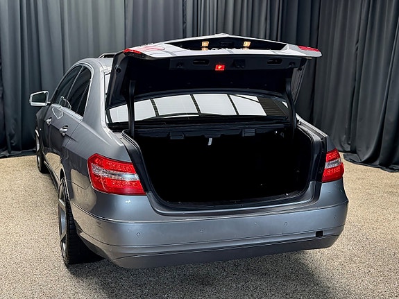 Mercedes-Benz E220 30 of 30