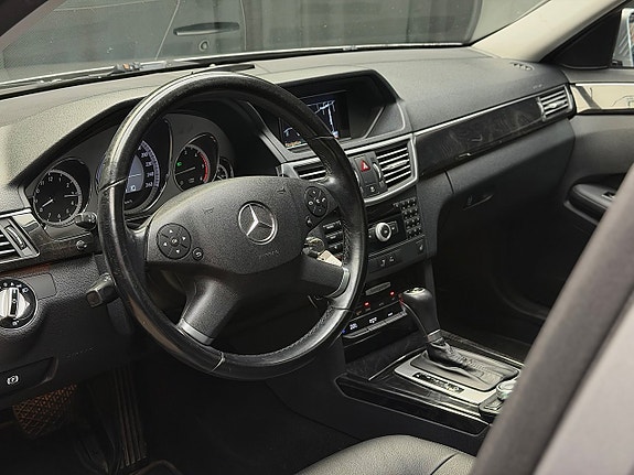 Mercedes-Benz E220 17 of 30