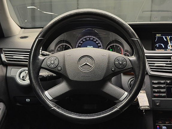 Mercedes-Benz E220 22 of 30
