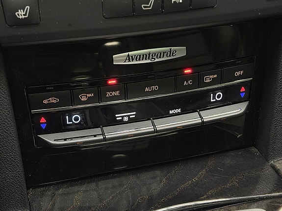 Mercedes-Benz E220 28 of 30
