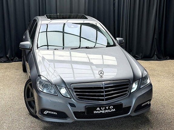 Mercedes-Benz E220 2 of 30