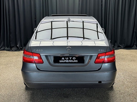 Mercedes-Benz E220 11 of 30