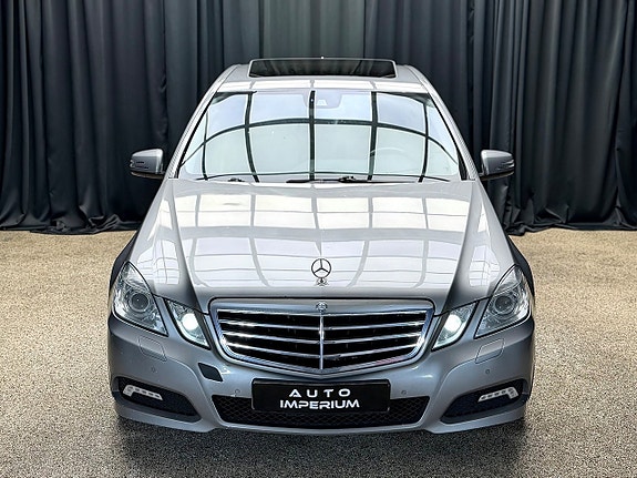 Mercedes-Benz E220 3 of 30