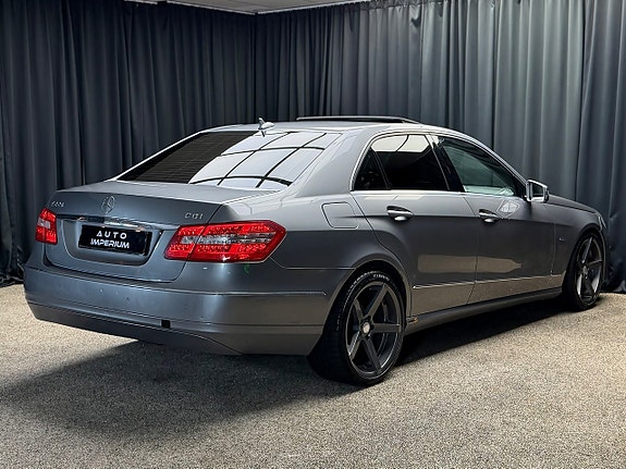 Mercedes-Benz E220 12 of 30