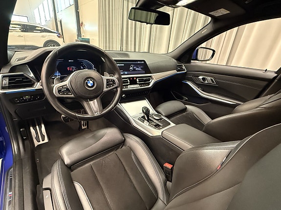 BMW 330e 10 of 19